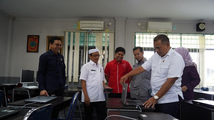 Komisi IV DPRD Kota Bogor tinjau SMAN 1 Bogor yang dipersiapkan sebagai Sekolah Maung