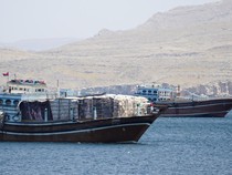 Iran-AS Bakal Buka Selat Hormuz, Harga Minyak hingga Dolar AS Turun