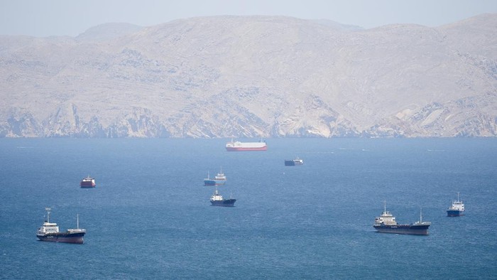 Kapal-kapal di Selat Hormuz (Foto: REUTERS/Stringer)