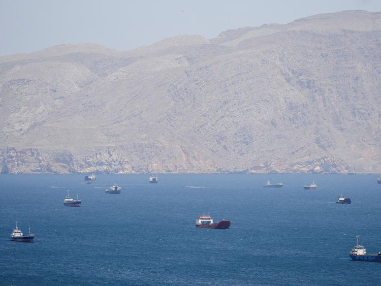 Lalu Lintas Kapal di Selat Hormuz Melambat