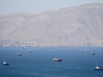 Lalu Lintas Kapal di Selat Hormuz Melambat