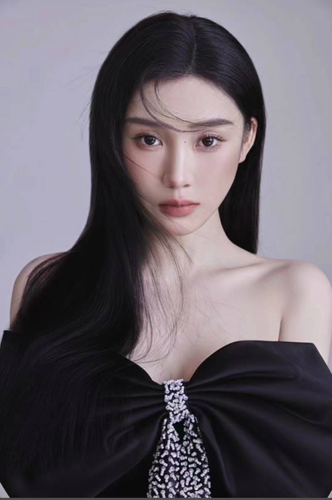 Sebelum ada isu WIL, hubungan Huang Shengyi dan suami sendiri sudah goyah sejak 2022. Ia pernah muncul di reality show Goodbye Lover dalam upaya memperbaiki yang memicu kecurigaan adanya perselingkuhan. Foto: Weibo