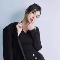Berdasarkan unggahan di Weibo, Yang Zi dituduh berselingkuh dengan Li Xuanzhi selama pernikahannya dengan Huang Shengyi yang menghasilkan seorang anak yang lahir pada 2025. Foto: Weibo