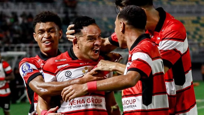 Link Live Streaming Semen Padang Vs Madura United.