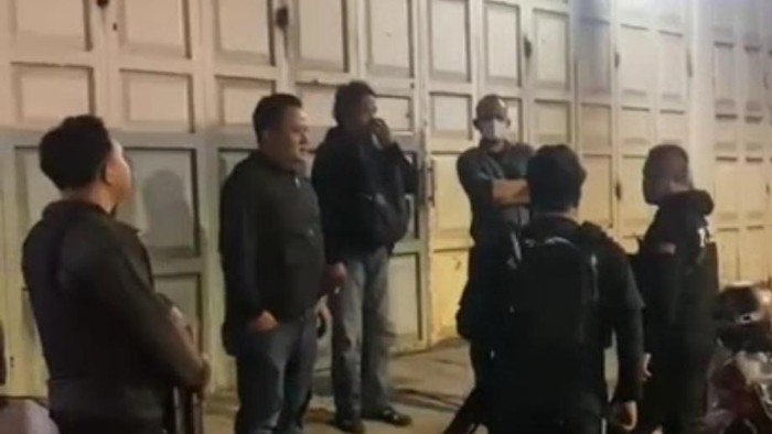 Bentrokan antarwarga terjadi di Kecamatan Tallo, Makassar, dipicu ledakan petasan.