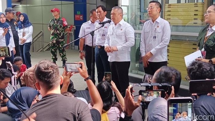 Menhub Konferensi Pers Update Kecelakaan KA