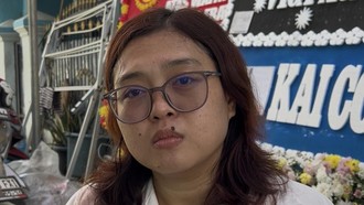 Tetangga Bantu Print Foto Saat Cari Vica Korban Kecelakaan Kereta di Bekasi