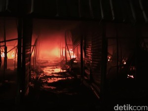 Pasar Kanjengan Semarang Terbakar Malam Ini