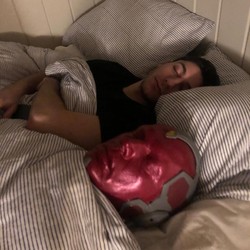 Paul Bettany Usil Banget dengan Keponakan