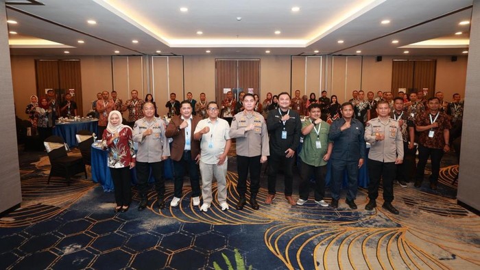 Pelatihan public speaking humas Polda Jatim