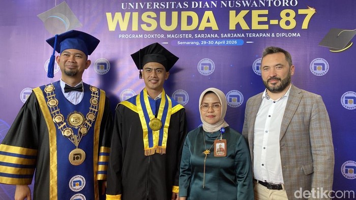 Pemain Timnas Indonesia, Pratama Arhan, jalani wisuda sarjana Udinus di Hotel Patra, Kota Semarang, Rabu (29/4/2026).