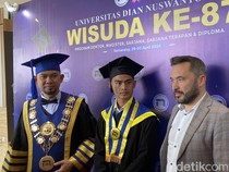Wisuda Sarjana, Arhan Semangati Egy-Rio: Semoga Cepat Lulus