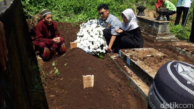 Pemakaman salah seorang korban kecelakaan kereta di Desa Kopen, Teras, Boyolali, Rabu (29/6/2026). Pemakaman salah seorang korban kecelakaan kereta di Desa Kopen, Teras, Boyolali, Rabu (29/6/2026).