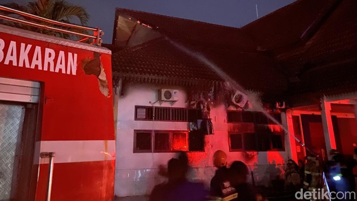 Penampakan Ruang Kadis Perhubungan Babel terbakar.