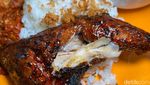 Yummy! Sedapnya Ayam Goreng dan Bakar Berkuah Pindang ala Ny. Bong
