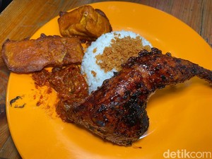 Video: Sensasi Baru Ayam Kremes dengan Kuah Pindang Gurih Segar