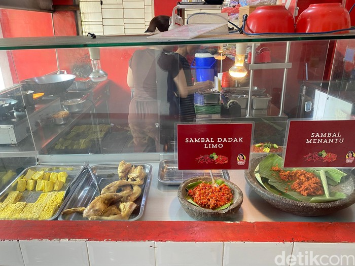 Pindang Ayam Kremes Ny. Bong di Bintaro Sektor 2