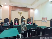Hakim Minta Jaksa Usut Eks Bupati-Sekda Lotim di Kasus Korupsi Chromebook