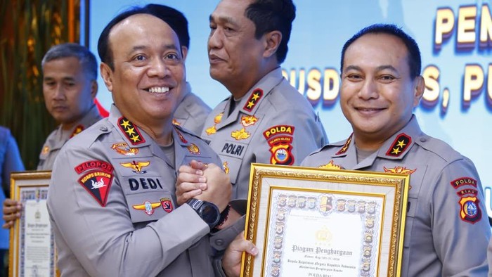 Polda Riau menerima penghargaan Kapolri atas pencapaian IKPA terbaik. Penghargaan diterima oleh Kapolda Riau Irjen Pol Herry Heryawan di Mabes Polri, Jakarta, Rabu (29/4/2026).