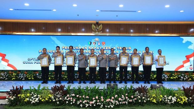 Polda Riau menerima penghargaan Kapolri atas pencapaian IKPA terbaik. Polda Riau menerima penghargaan Kapolri atas pencapaian IKPA terbaik. Penghargaan diterima oleh Kapolda Riau Irjen Pol Herry Heryawan di Mabes Polri, Jakarta, Rabu (29/4/2026).