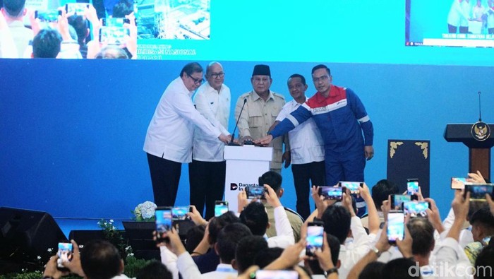 Presiden Prabowo Subianto meresmikan groundbreaking 13 proyek hilirisasi nasional tahap 2 di kompleks Kilang Pertamina Cilacap, Rabu (29/4/2026).