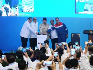 Prabowo Groundbreaking 13 Proyek Hilirisasi Rp 116 T, Ada Kilang-Tangki BBM