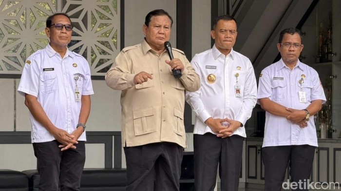 Presiden Prabowo Subianto menegaskan cadangan bahan bakar minyak (BBM) dalam negeri masih aman di tengah krisis minyak dunia. (Eva S/detikcom)