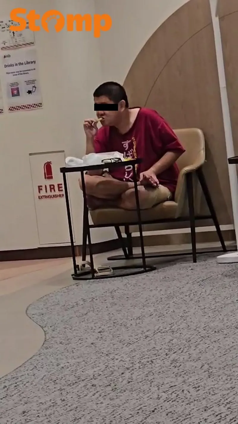 Nekat! Pria Ini Makan Kentang Goreng hingga Durian di Perpustakaan