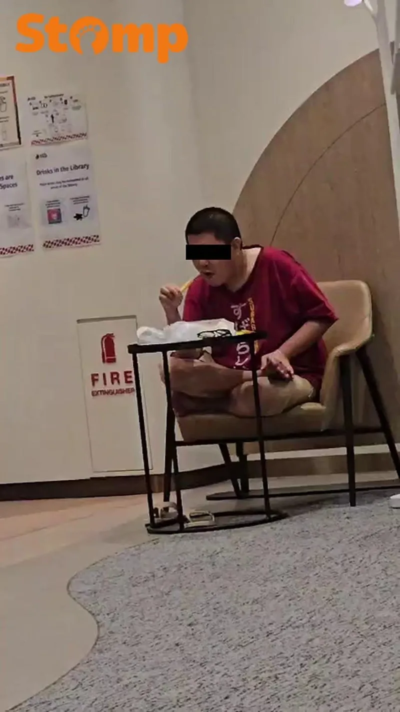 Nekat! Pria Ini Makan Kentang Goreng hingga Durian di Perpustakaan