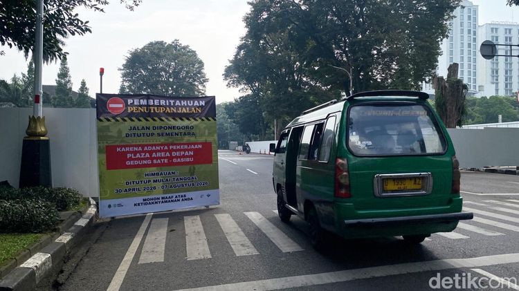 Jalan Diponegoro Ditutup Sementara gegara Proyek Gedung Sate-Gasibu