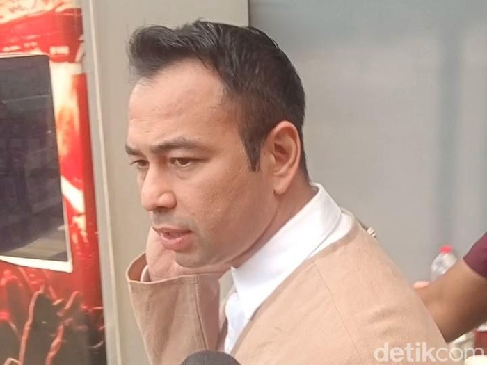Wajah Lelah Raffi Ahmad Malam ke Lokasi Kecelakaan KA, Pagi Lanjut Syuting