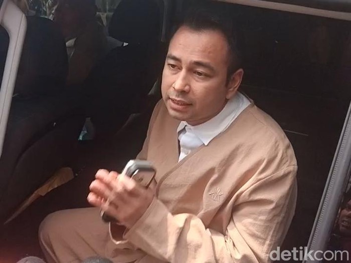 Wajah Lelah Raffi Ahmad Malam ke Lokasi Kecelakaan KA, Pagi Lanjut Syuting