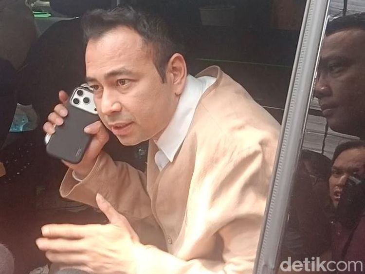 Wajah Lelah Raffi Ahmad Malam ke Lokasi Kecelakaan KA, Pagi Lanjut Syuting