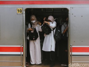 Video Viral Penumpang Diduga BAB di KRL, KCI Buka Suara