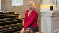 Alhamdulillah kemarin naikin sedikit sekalian radio frekuensi konka dan polip. Sudah dari berpa tahun lalu, lima tahun lebih susah napas, tulang bengkok, konka, polip, tapi aku yakin banyak juga yang merasakan hal serupa, jelas Ria Ricis. Foto: Instagram @riaricis1795