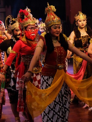 Ribuan Penari Unjuk Aksi di Solo 24 Jam Menari