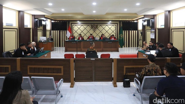 Sidang banding kasus minyak mentah menghadirkan saksi di PT DKI, eks Dirut Pertamina Patra Niaga Riva Siahaan ajukan banding atas vonis 9 tahun.