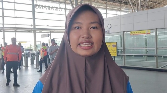 Rizuka penumpang kereta asal Cikarang kini pilih naik gerbong tengah KRL, Rabu (29/4/2026).