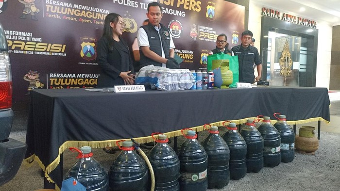 Satreskrim Polres Tulungagung ungkap dua kasus dugaan penyalahgunaan LPG dan Bahan Bakar Minyak (BBM) bersubsidi