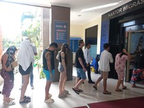 26 WNA Terduga Korban Penyekapan di Kuta Diserahkan ke Imigrasi