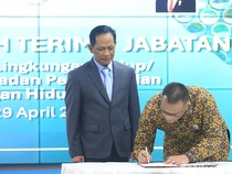 Serah Terima Menteri LH, Hanif Faisol Resmi Lepas Jabatan ke Jumhur Hidayat