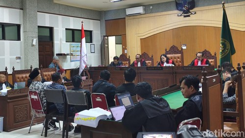 Jaksa menghadirkan sejumlah saksi di ruang sidang Pengadilan Tipikor Mataram, Rabu (29/4/2026). (Foto : Abdurrasyid Efendi/detikBali).