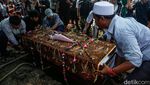 Suasana Duka Pemakaman Korban Tragedi Bekasi Timur
