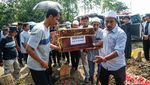 Suasana Duka Pemakaman Korban Tragedi Bekasi Timur