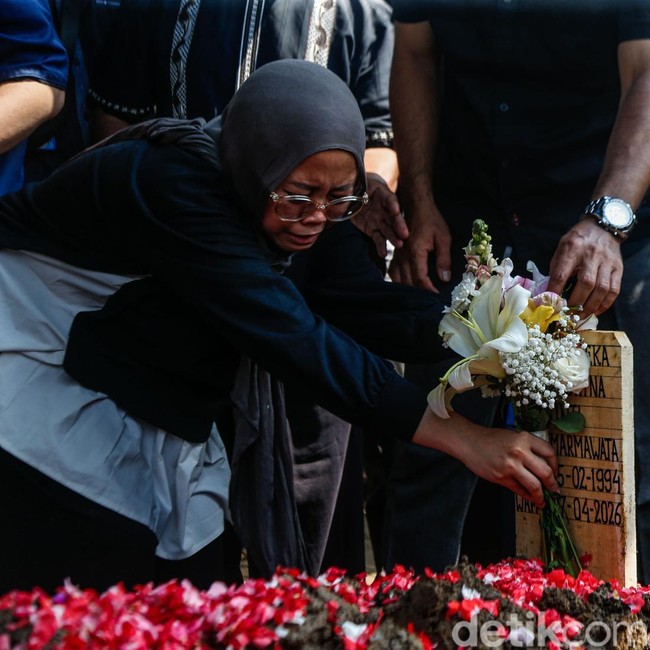 Suasana Duka Pemakaman Korban Tragedi Bekasi Timur