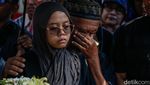 Suasana Duka Pemakaman Korban Tragedi Bekasi Timur