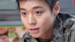 Park Ji Hoon Pakai Baju Militer Sebelum Wamil Beneran