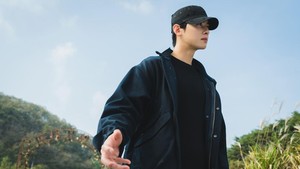 Niatnya buat hidup tenang dan gak heboh soal kekuatan telekinesis yang dimilikinya, pertemuan Lee Un Jeong dengan Eun Chae Ni cs mengubah segalanya. (Foto: dok. Netflix)