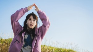 Sempat putus asa karena kondisi kesehatannya, kehidupan Eun Chae Ni berubah setelah dapat kekuatan teleportasi. (Foto: dok. Netflix)