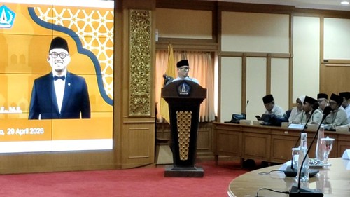 Wamen Haji dan Umrah, Dahnil Anzar Simanjuntak saat memberi sambutan pada pelepasan jemaah haji di Puspem Badung, Bali, Rabu (29/4/2026). (Agus Eka/detikBali)